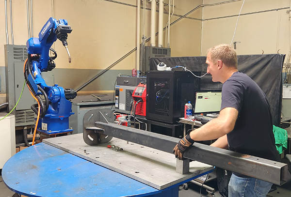Hest Shaded kobling ABAGY Launches Welding Robot Demonstration Workcell in California - Robotics  24/7